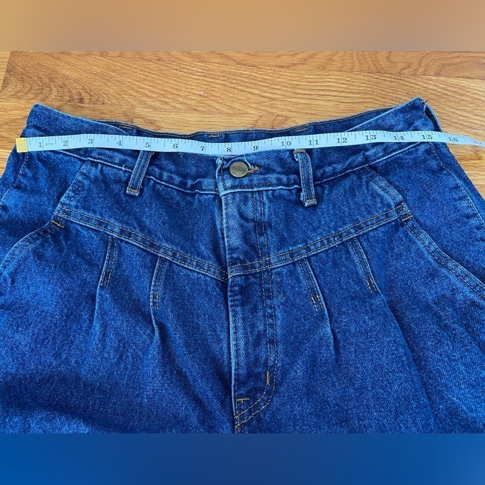 Vintage 1980s Chic Women's Pleated High Rise Mom Jeans, Tapered Leg Jeans, 31" - Picture 6 of 12